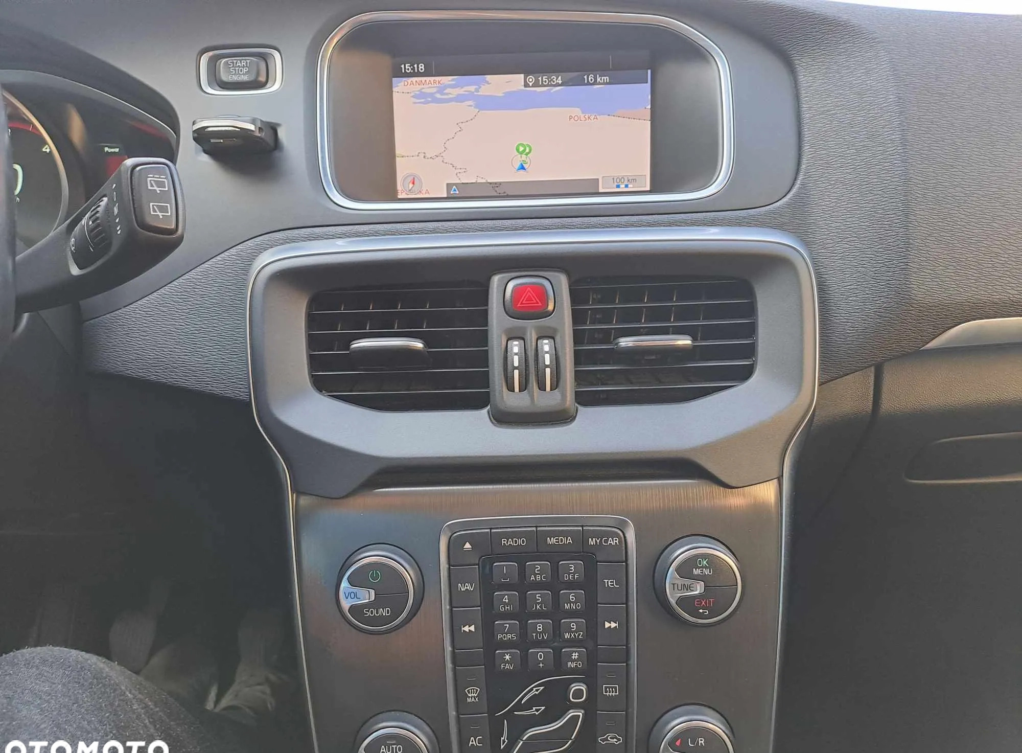 Volvo V40 cena 32000 przebieg: 176000, rok produkcji 2013 z Kępno małe 154